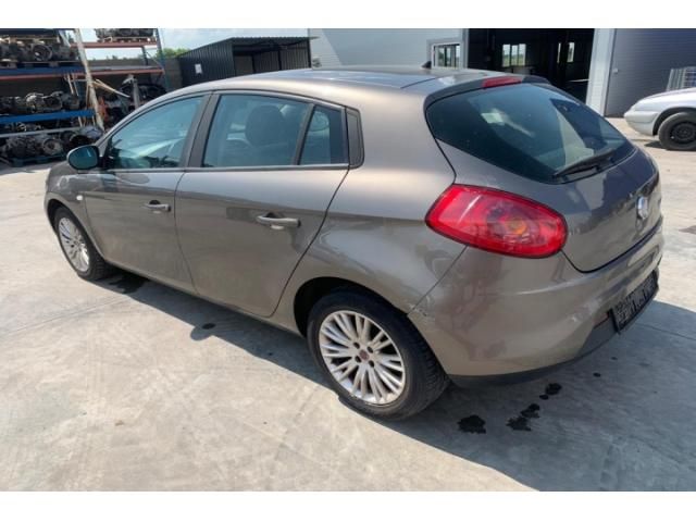 bontott FIAT BRAVO Generátor Tartó Bak