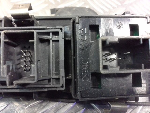 bontott FIAT BRAVO Ablakemelő Kapcsoló (Pozíciófüggetlen)