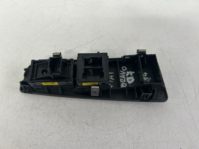 bontott FIAT BRAVO Bal első Ablakemelő Kapcsoló