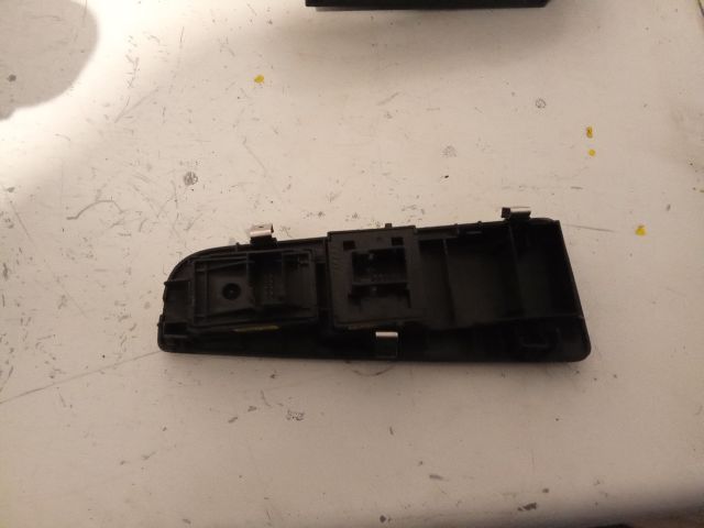 bontott FIAT BRAVO Bal első Ablakemelő Kapcsoló