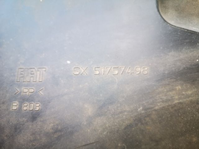 bontott FIAT BRAVO Bal első Dobbetét (Kerékjárati, Műanyag)