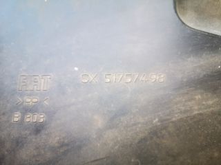 bontott FIAT BRAVO Bal első Dobbetét (Kerékjárati, Műanyag)