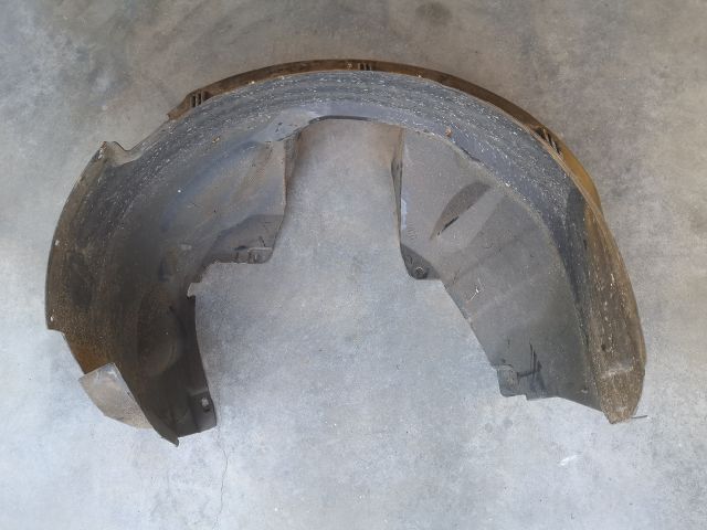 bontott FIAT BRAVO Bal első Dobbetét (Kerékjárati, Műanyag)