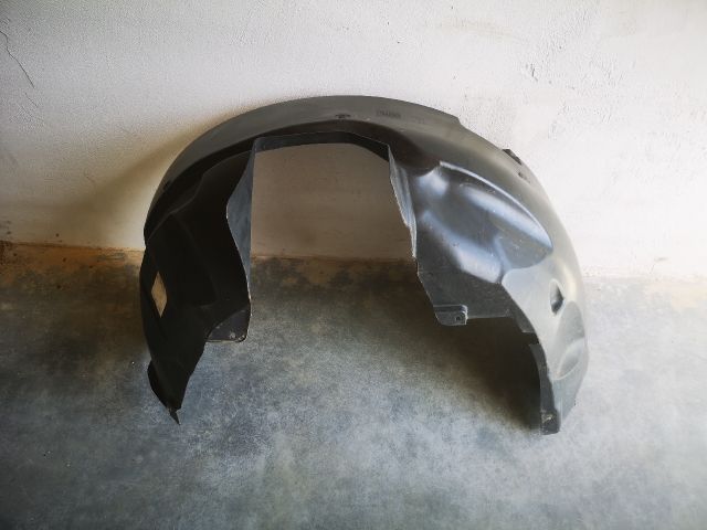 bontott FIAT BRAVO Bal első Dobbetét (Kerékjárati, Műanyag)