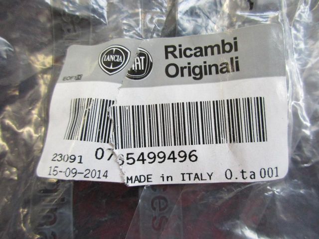 bontott FIAT BRAVO Bal Sárvédő Csavar Burkolat