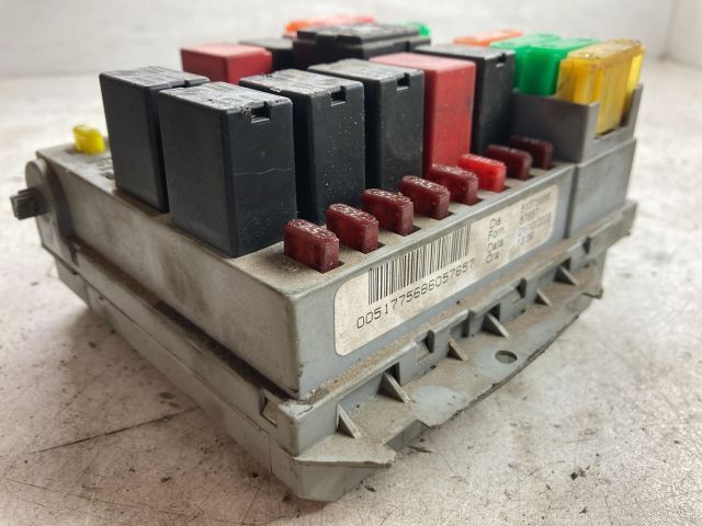 bontott FIAT BRAVO Biztosítéktábla Doboz