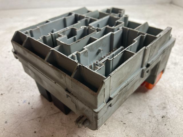 bontott FIAT BRAVO Biztosítéktábla Doboz