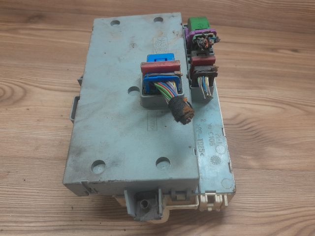 bontott FIAT BRAVO Biztosítéktábla Utastér