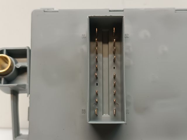 bontott FIAT BRAVO Biztosítéktábla Utastér