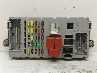 bontott FIAT BRAVO Biztosítéktábla Utastér