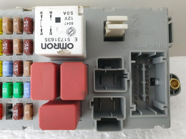 bontott FIAT BRAVO Biztosítéktábla Utastér