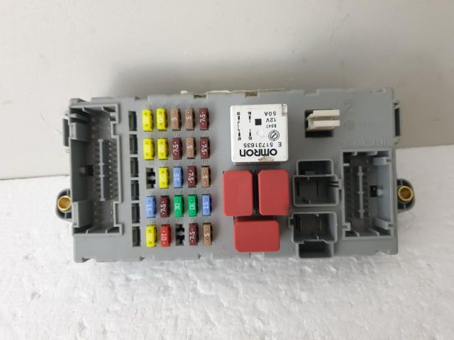 bontott FIAT BRAVO Biztosítéktábla Utastér