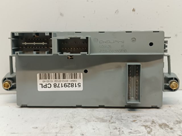 bontott FIAT BRAVO Biztosítéktábla Utastér