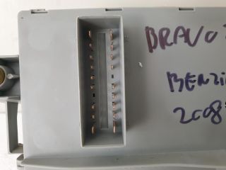 bontott FIAT BRAVO Biztosítéktábla Utastér