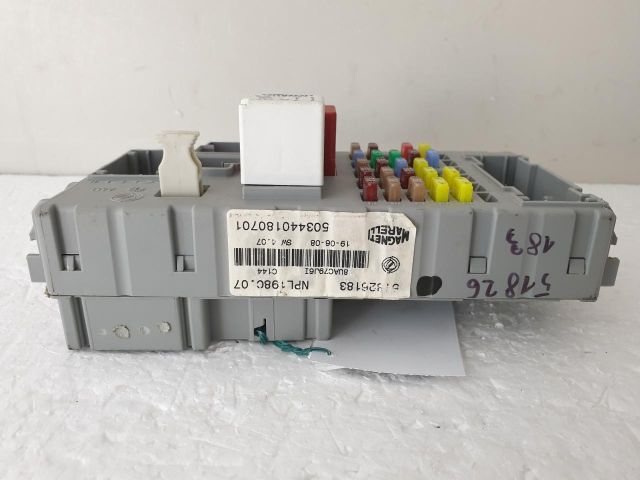 bontott FIAT BRAVO Biztosítéktábla Utastér