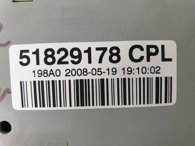 bontott FIAT BRAVO Biztosítéktábla Utastér