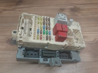 bontott FIAT BRAVO Biztosítéktábla Utastér