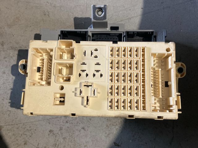 bontott FIAT BRAVO Biztosítéktábla Utastér