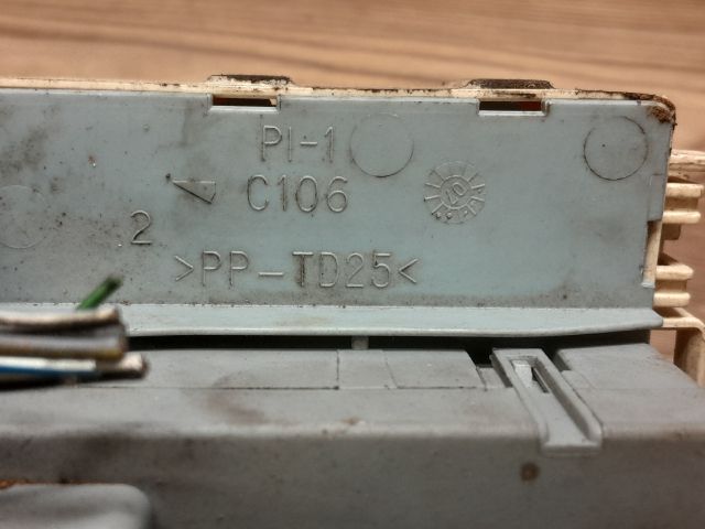 bontott FIAT BRAVO Biztosítéktábla Utastér