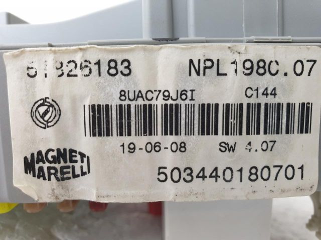 bontott FIAT BRAVO Biztosítéktábla Utastér