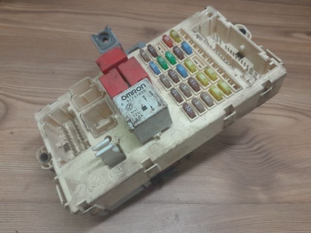 bontott FIAT BRAVO Biztosítéktábla Utastér