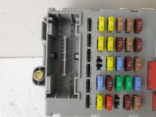 bontott FIAT BRAVO Biztosítéktábla Utastér