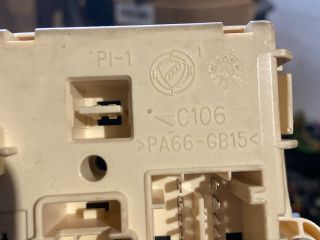 bontott FIAT BRAVO Biztosítéktábla Utastér