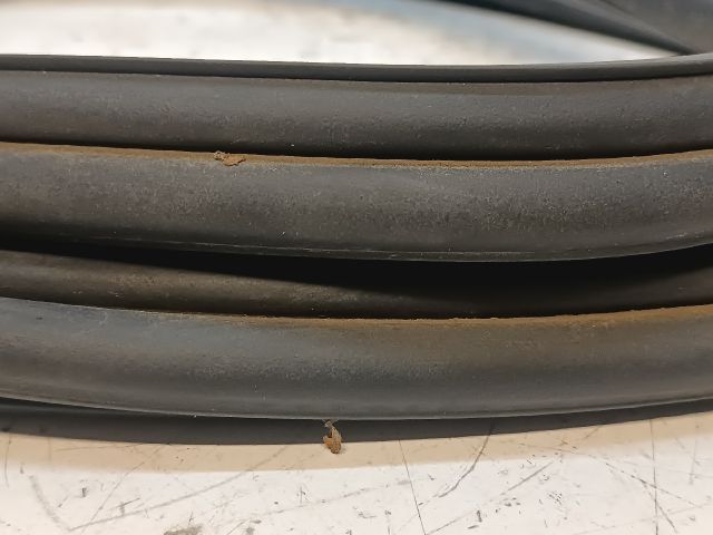 bontott FIAT BRAVO Csomagtérajtó Gumikéder