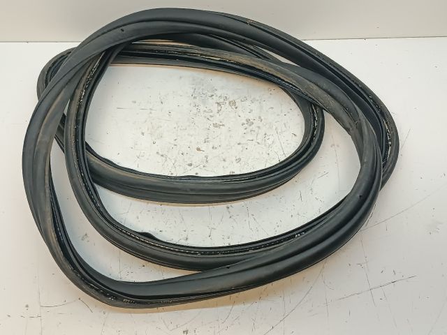 bontott FIAT BRAVO Csomagtérajtó Gumikéder