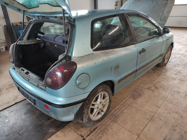 bontott FIAT BRAVO Csomagtérajtó (Üres lemez)