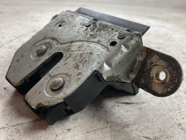 bontott FIAT BRAVO Csomagtérajtó Zárszerkezet