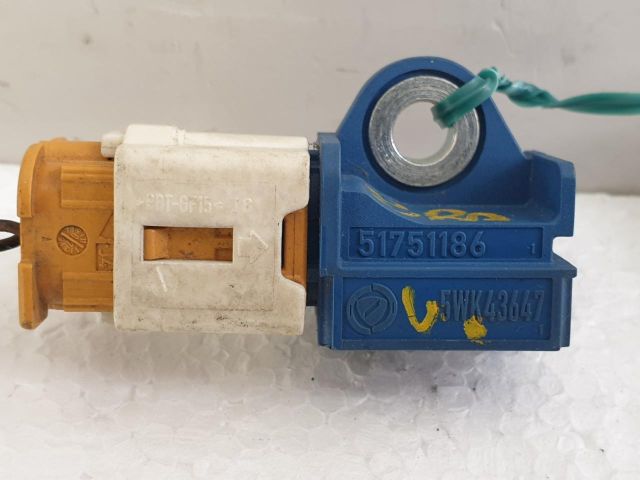 bontott FIAT BRAVO Első Középső Ütközés Érzékelő (Homlokfalon)