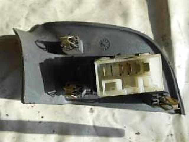 bontott FIAT BRAVO Jobb első Ablakemelő Kapcsoló