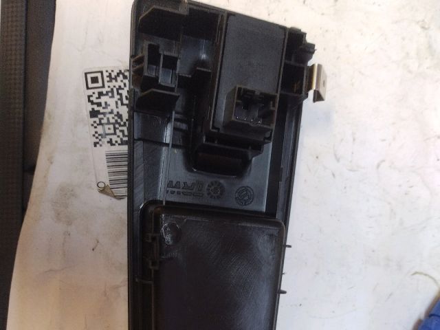 bontott FIAT BRAVO Jobb első Ablakemelő Kapcsoló