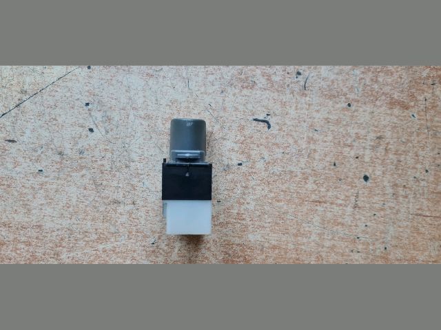 bontott FIAT BRAVO Jobb első Ablakemelő Kapcsoló