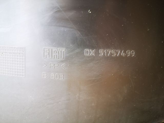 bontott FIAT BRAVO Jobb első Dobbetét (Kerékjárati, Műanyag)