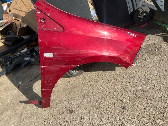 bontott FIAT BRAVO Jobb első Sárvédő