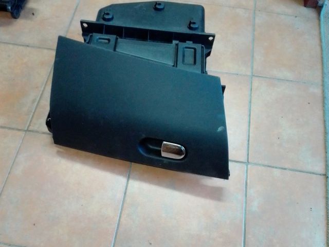 bontott FIAT BRAVO Kesztyűtartó