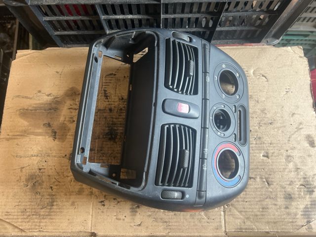 bontott FIAT BRAVO Középkonzol Vezérlő Panel