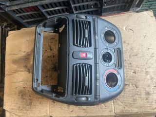 bontott FIAT BRAVO Középkonzol Vezérlő Panel