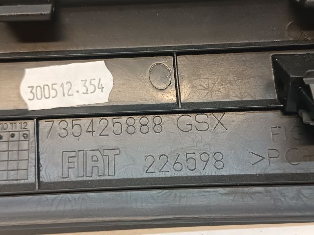 bontott FIAT BRAVO Középső Műszerfal Díszléc