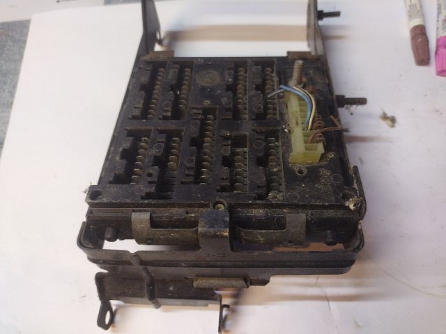 bontott FIAT COUPE Biztosítéktábla Utastér