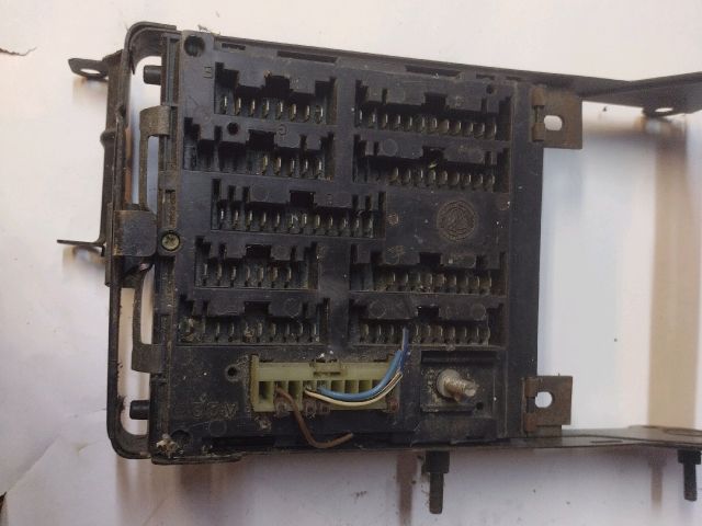 bontott FIAT COUPE Biztosítéktábla Utastér