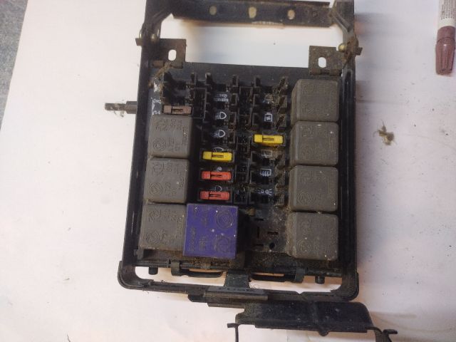 bontott FIAT COUPE Biztosítéktábla Utastér