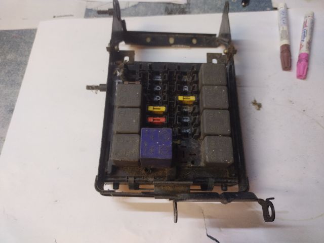 bontott FIAT COUPE Biztosítéktábla Utastér