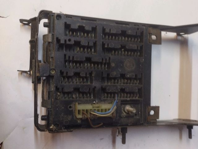 bontott FIAT COUPE Biztosítéktábla Utastér