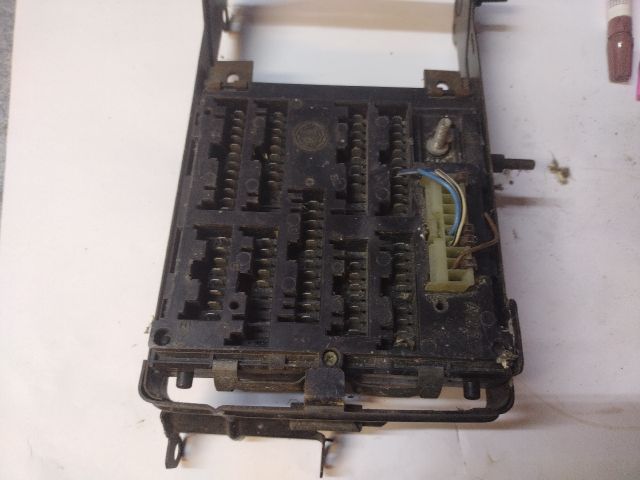 bontott FIAT COUPE Biztosítéktábla Utastér