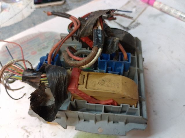 bontott FIAT CROMA Biztosítéktábla Motortér