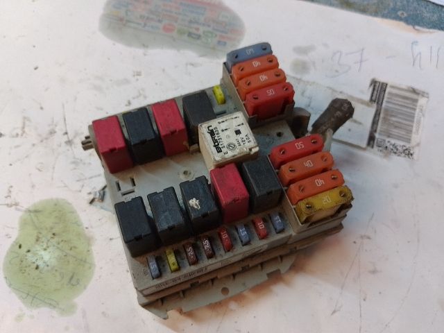 bontott FIAT CROMA Biztosítéktábla Motortér