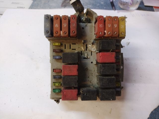 bontott FIAT CROMA Biztosítéktábla Motortér